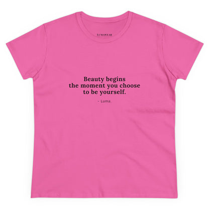 Camiseta de algodón inspiradora para mujer: "La belleza comienza en el momento en que eliges ser tú misma"