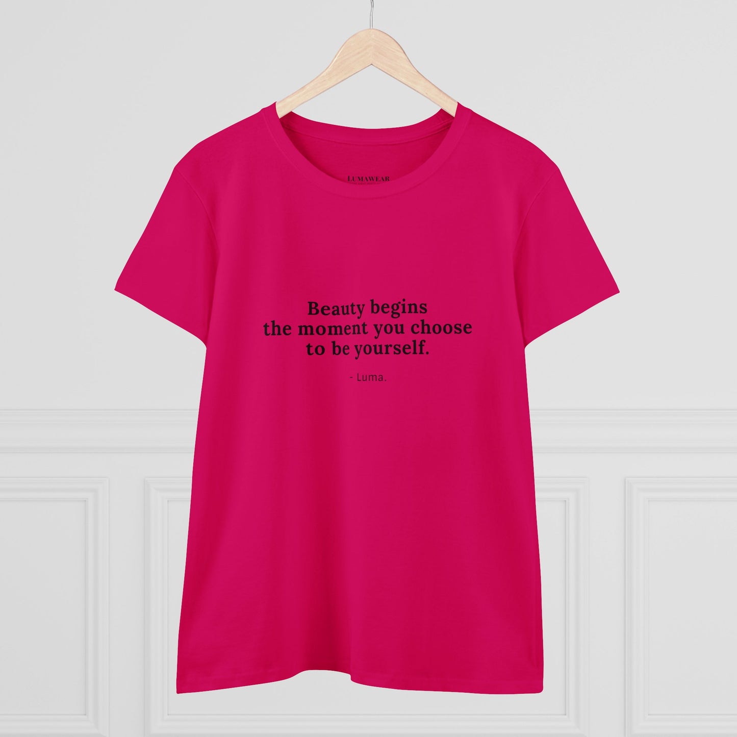 Camiseta de algodón inspiradora para mujer: "La belleza comienza en el momento en que eliges ser tú misma"