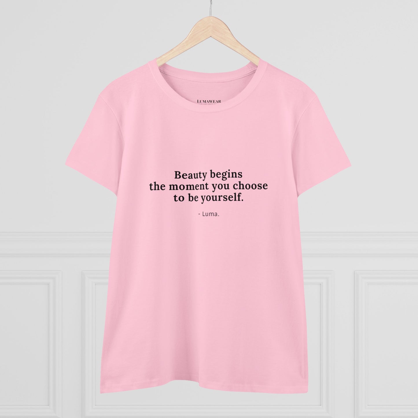 Inspirierendes Baumwoll-T-Shirt für Damen – „Schönheit beginnt in dem Moment, in dem Sie sich entscheiden, Sie selbst zu sein“