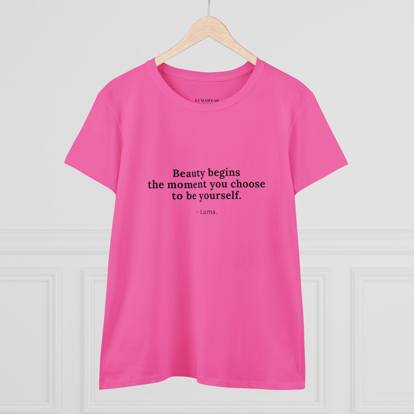 Camiseta de algodón inspiradora para mujer: "La belleza comienza en el momento en que eliges ser tú misma"