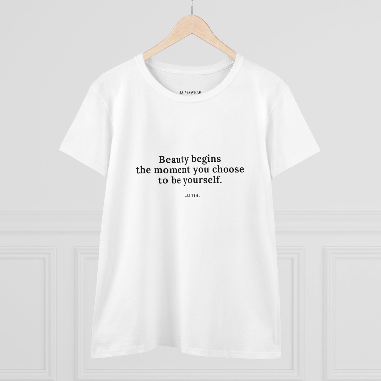 Inspirierendes Baumwoll-T-Shirt für Damen – „Schönheit beginnt in dem Moment, in dem Sie sich entscheiden, Sie selbst zu sein“