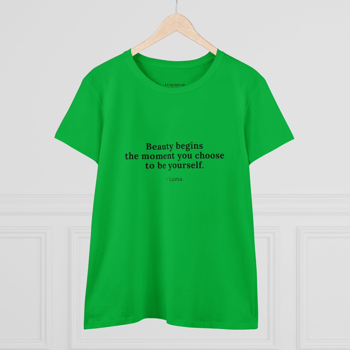 Inspirierendes Baumwoll-T-Shirt für Damen – „Schönheit beginnt in dem Moment, in dem Sie sich entscheiden, Sie selbst zu sein“