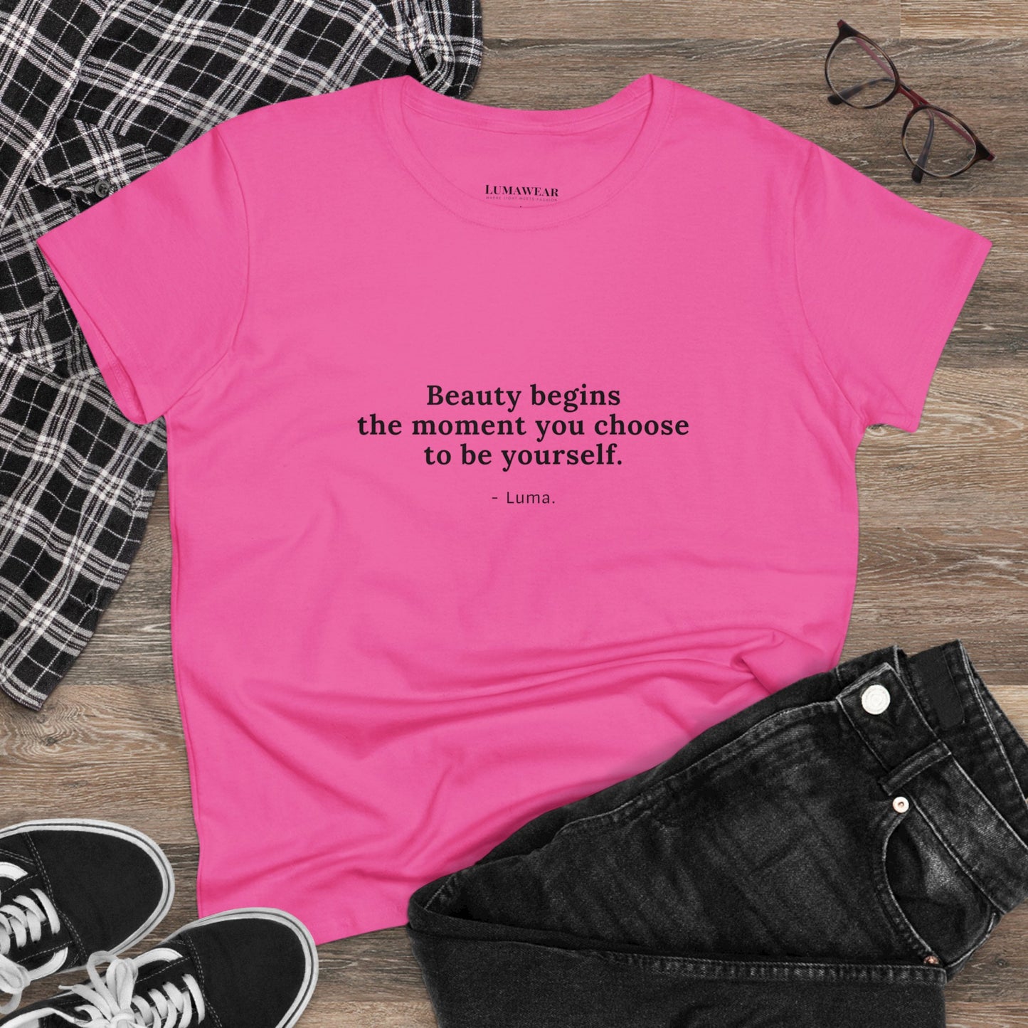 Inspirierendes Baumwoll-T-Shirt für Damen – „Schönheit beginnt in dem Moment, in dem Sie sich entscheiden, Sie selbst zu sein“