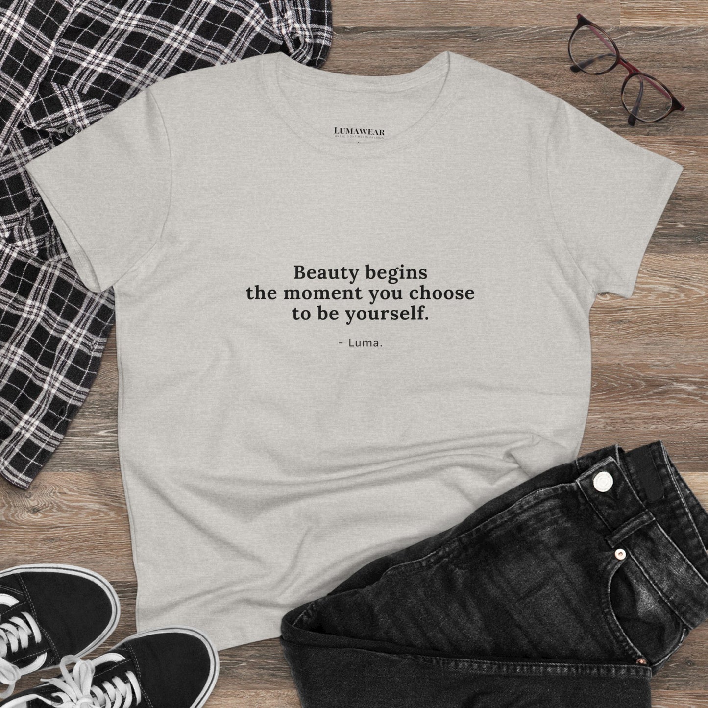 Camiseta de algodón inspiradora para mujer: "La belleza comienza en el momento en que eliges ser tú misma"