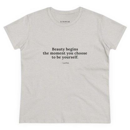 Camiseta de algodón inspiradora para mujer: "La belleza comienza en el momento en que eliges ser tú misma"