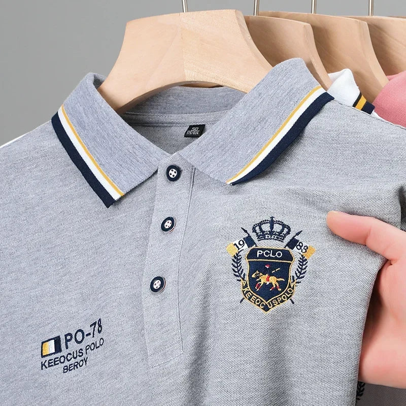 Kurzärmliges T-Shirt mit Revers für den Sommer: Besticktes, atmungsaktives Poloshirt aus Eisseide – Leichtes, lässiges Oberteil für große Männer – Lumawear